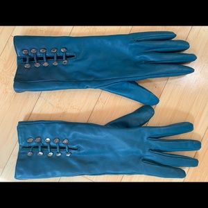 🎶 Rock & Roll Elegance, gorgeous leather gloves!